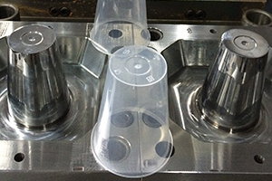 Patterning process of injection mold