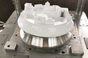 If there is a gap between the injection molds