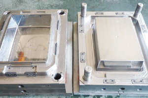 How to produce a perfect small plastic mold?